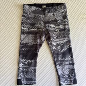 North Face Womens Capri Leggings M Gray Black Snake Pants Bike Hike Camp